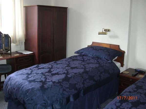 Sonata Guest House (Adults Only) ケンダル エクステリア 写真